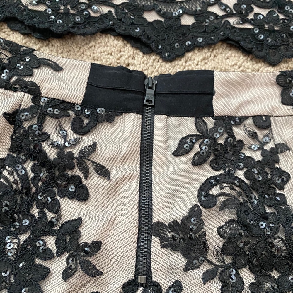 Alice + Olivia Black Lace Overlay Cream Crop Top and Shorts Set - Picture 7 of 11